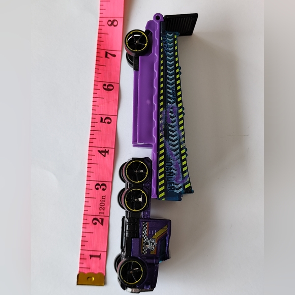 Hot Wheels 2013 Purple Rumble Road Truck Cab #68 and Trailer - Picture 13 of 13